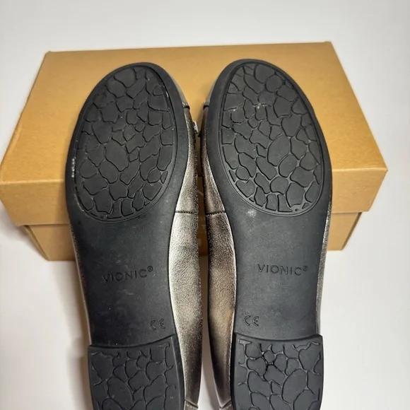 Vionic Amorie Pewter Metallic Leather Slip On Bow Ballet Flats US Sz 8.5. - Picture 7 of 12